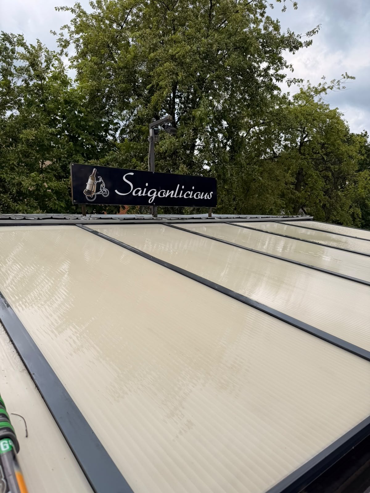 Terrassenüberdachung nach der Reinigung in Hamburg