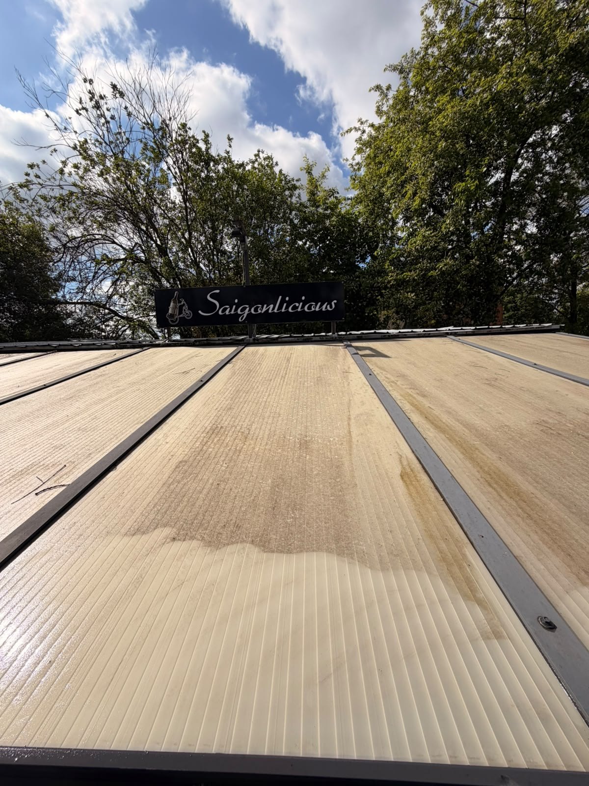 Terrassenüberdachung vor der Reinigung in Hamburg